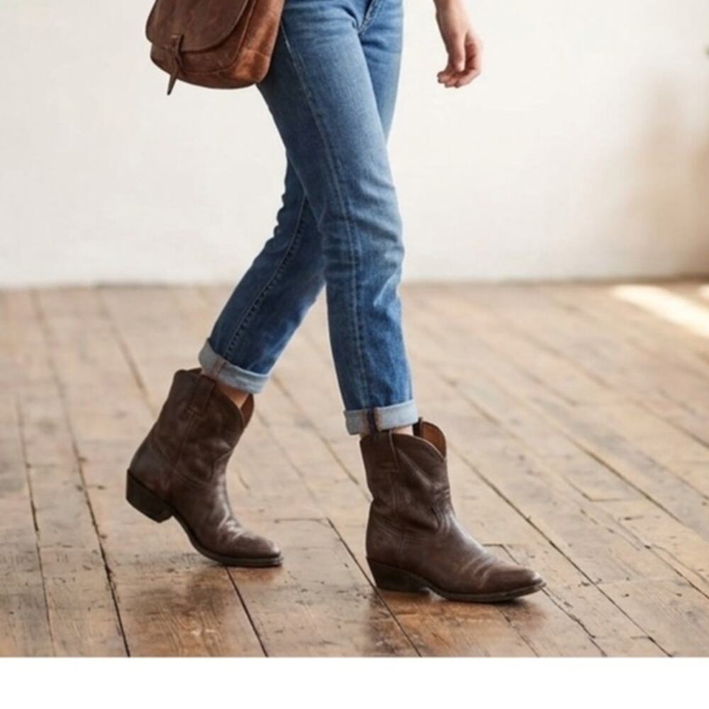 FRYE Women's Billy Short Cowboy Boots Brown Leather Well Worn Distressed Sz 8